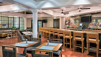 Breakfast, lunch and dinner served