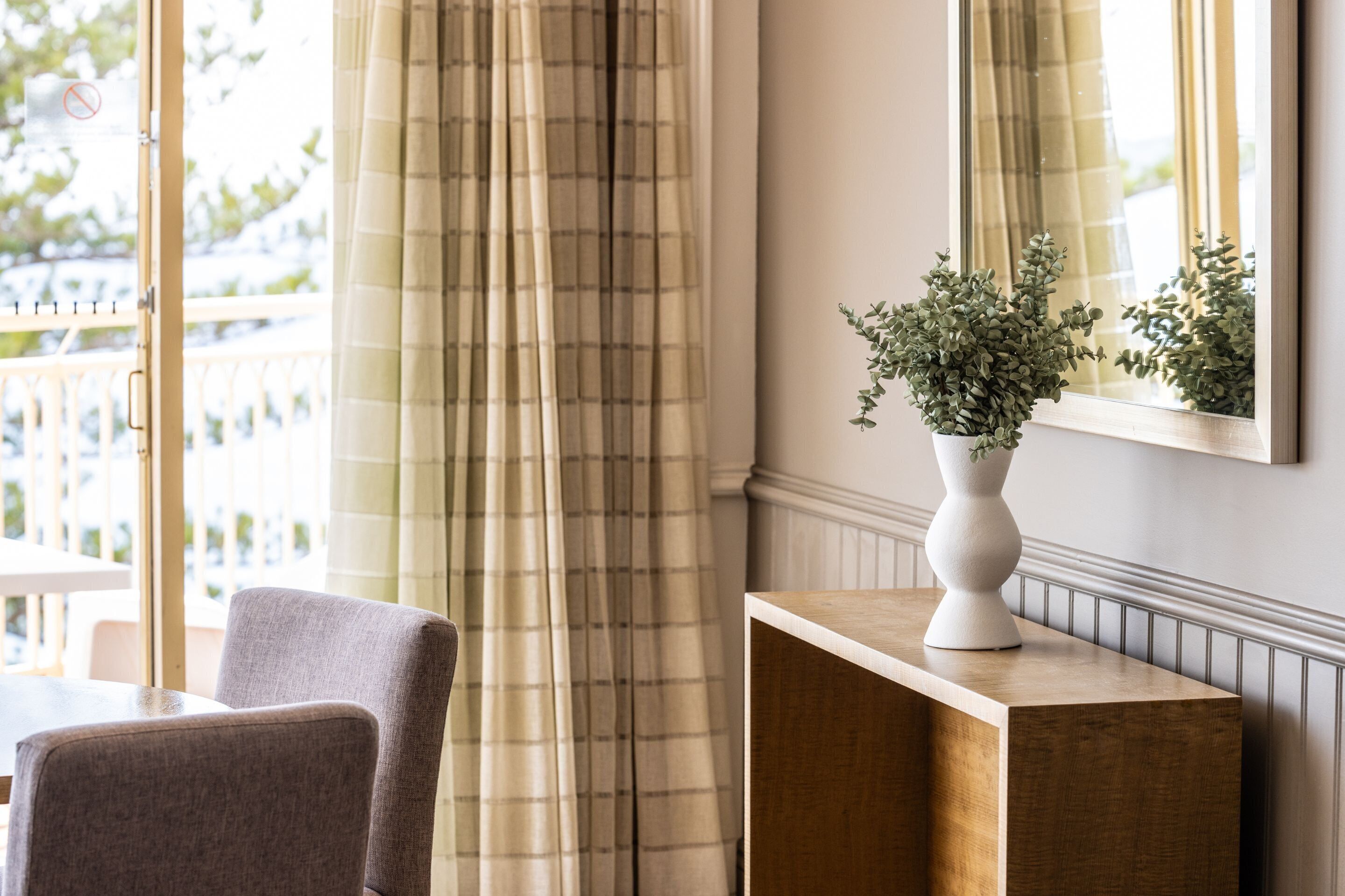 suite, 1 single bed (pine) | 1 bedroom, premium bedding, in-room safe, desk