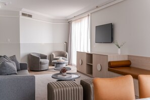 Suite, Club Lounge Access (Pacific) | Living area | 37-inch LCD TV with digital channels, TV, pay movies