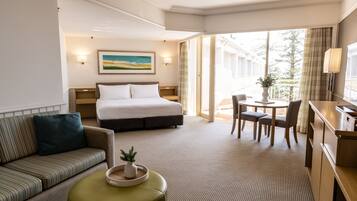 Premium bedding, in-room safe, desk, blackout drapes