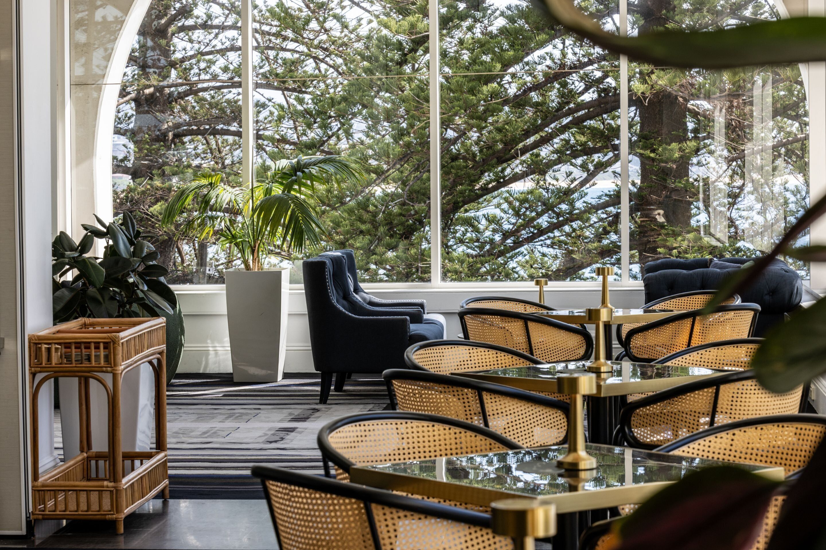 Cocktail bar, ocean views, open daily
