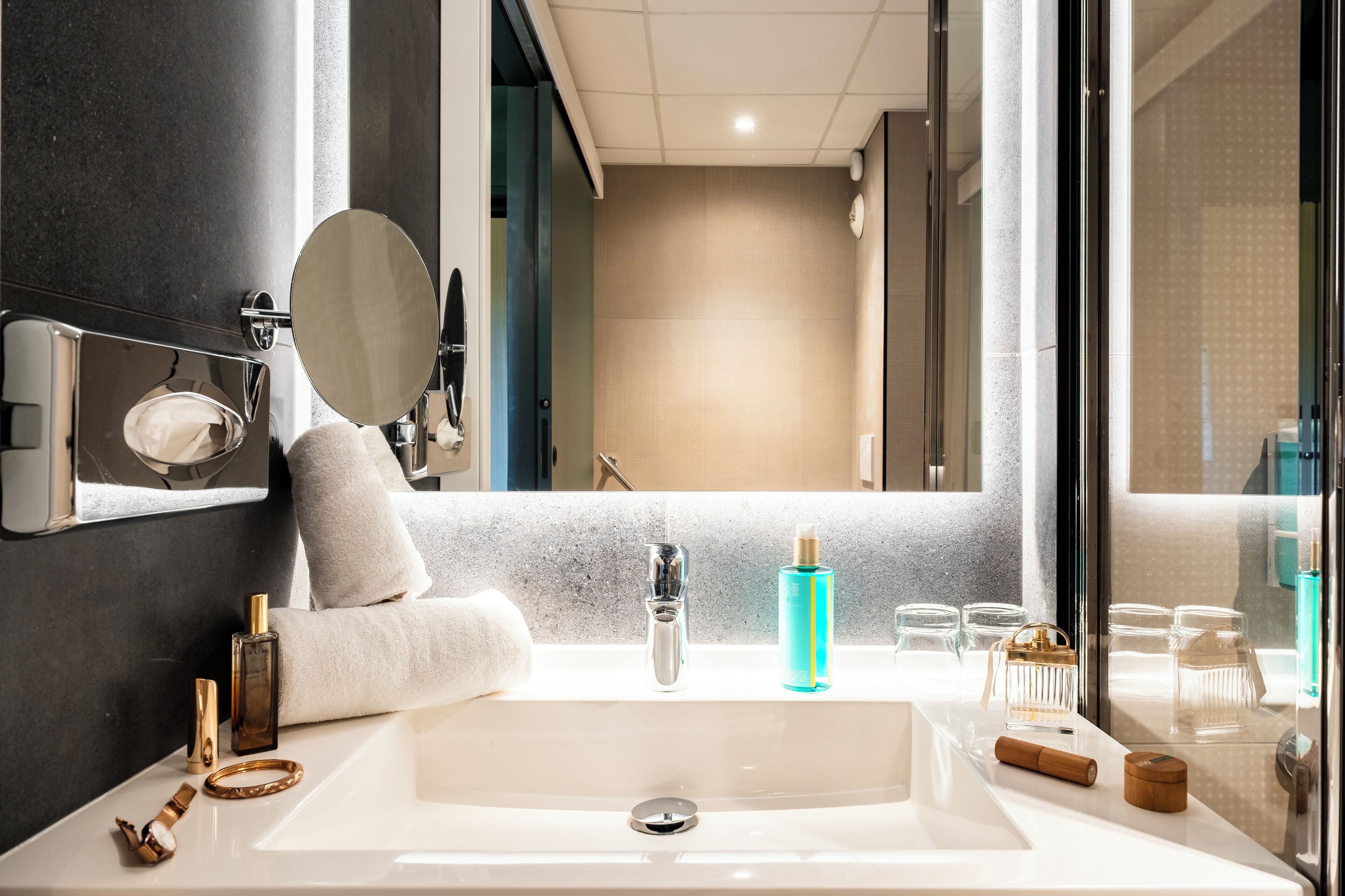 executive room, 1 double bed | bathroom | eco-friendly toiletries, hair dryer, towels, soap