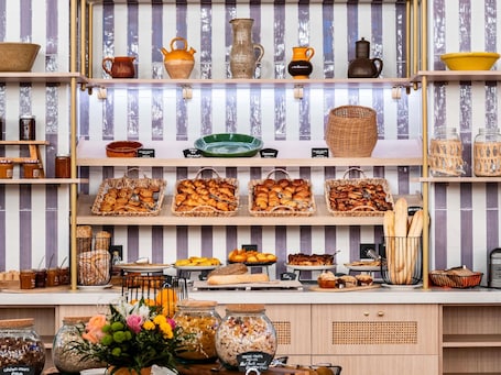 Daily buffet breakfast for a fee. Novotel Atria Nimes Centre