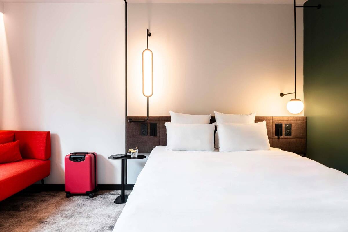 Standard Room, 1 Double Bed | Premium bedding, memory-foam beds, in-room safe, desk