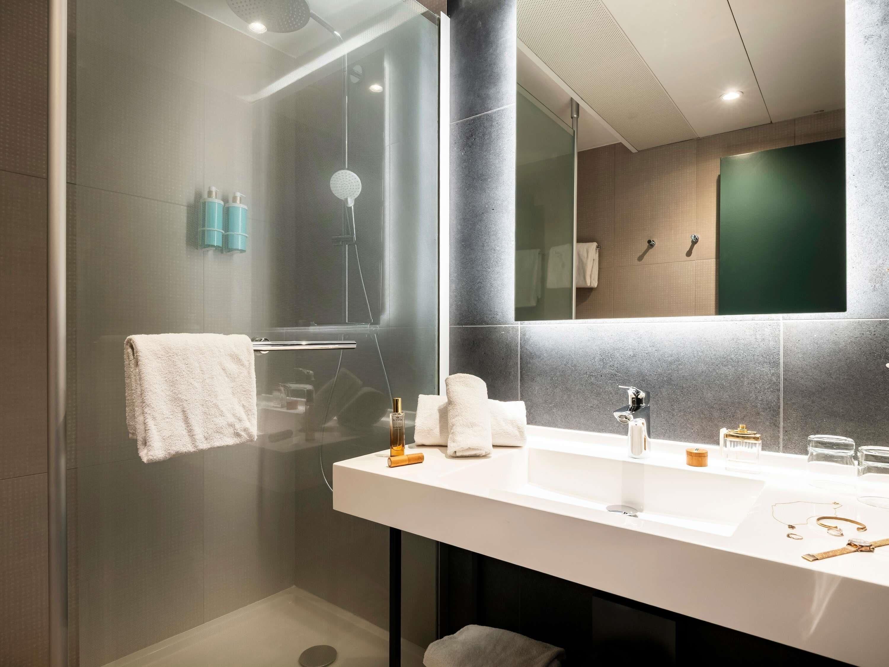 Standard Room, 1 Double Bed | Premium bedding, memory-foam beds, in-room safe, desk