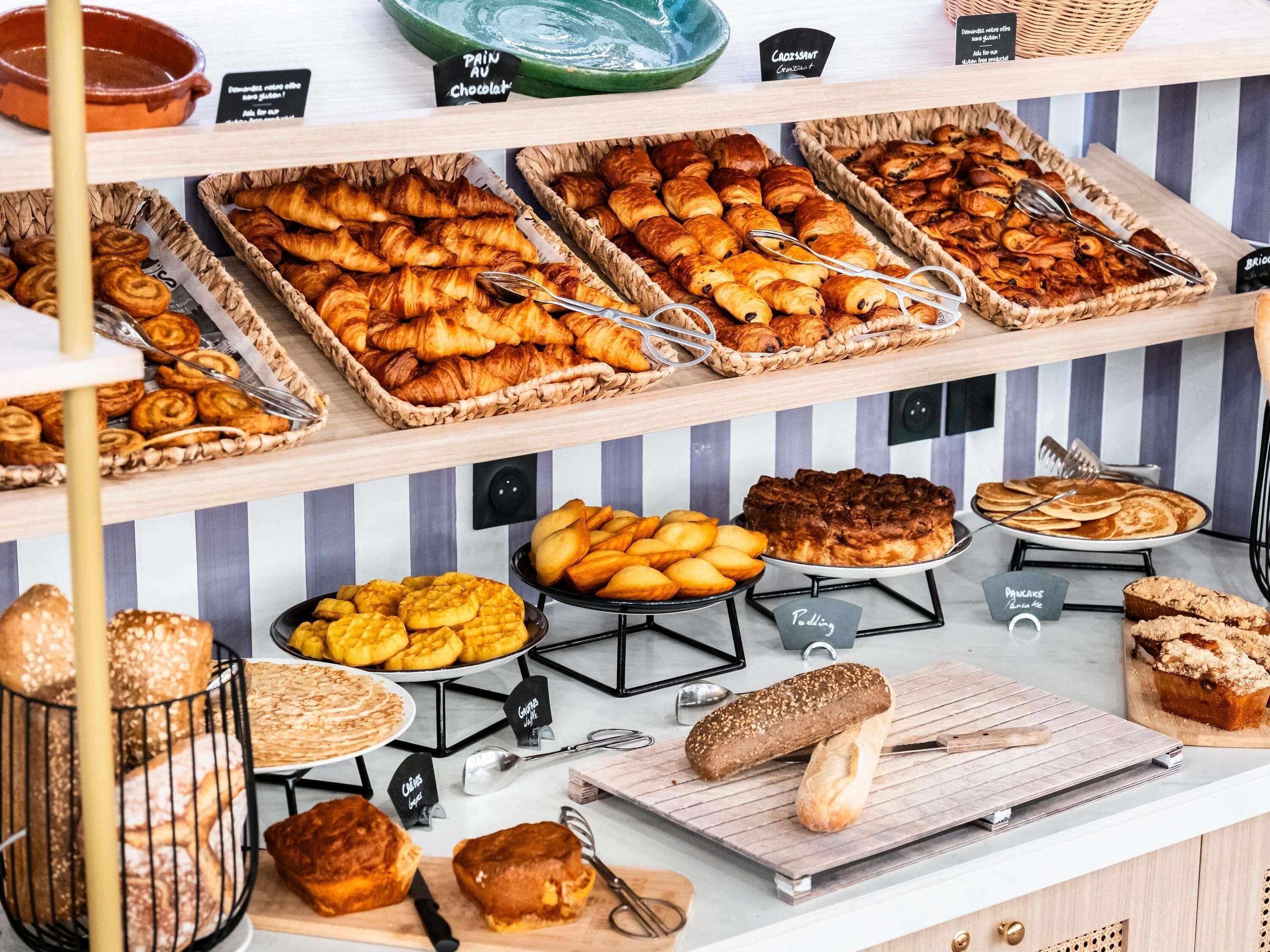 Daily buffet breakfast (EUR 19.50 per person)