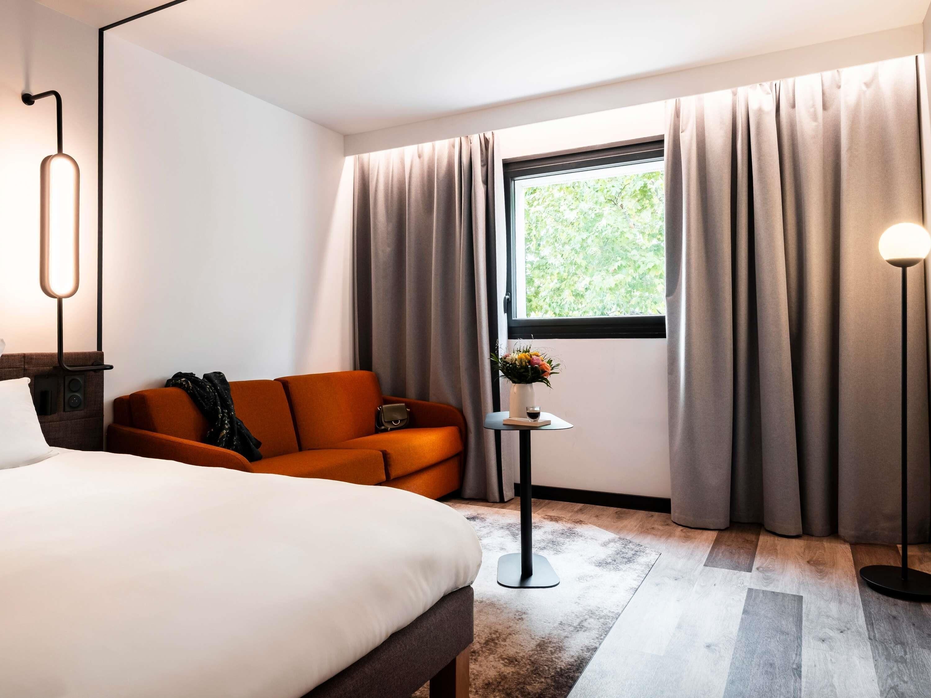 Habitación estándar, 1 cama matrimonial y sofá cama | Ropa de cama de alta calidad y camas con efecto memoria 