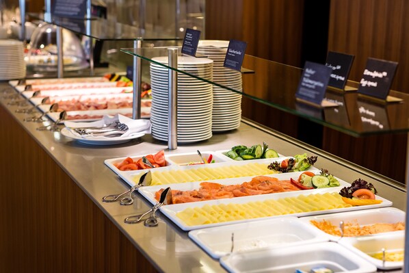 Buffet déjeuner (28 EUR par personne)