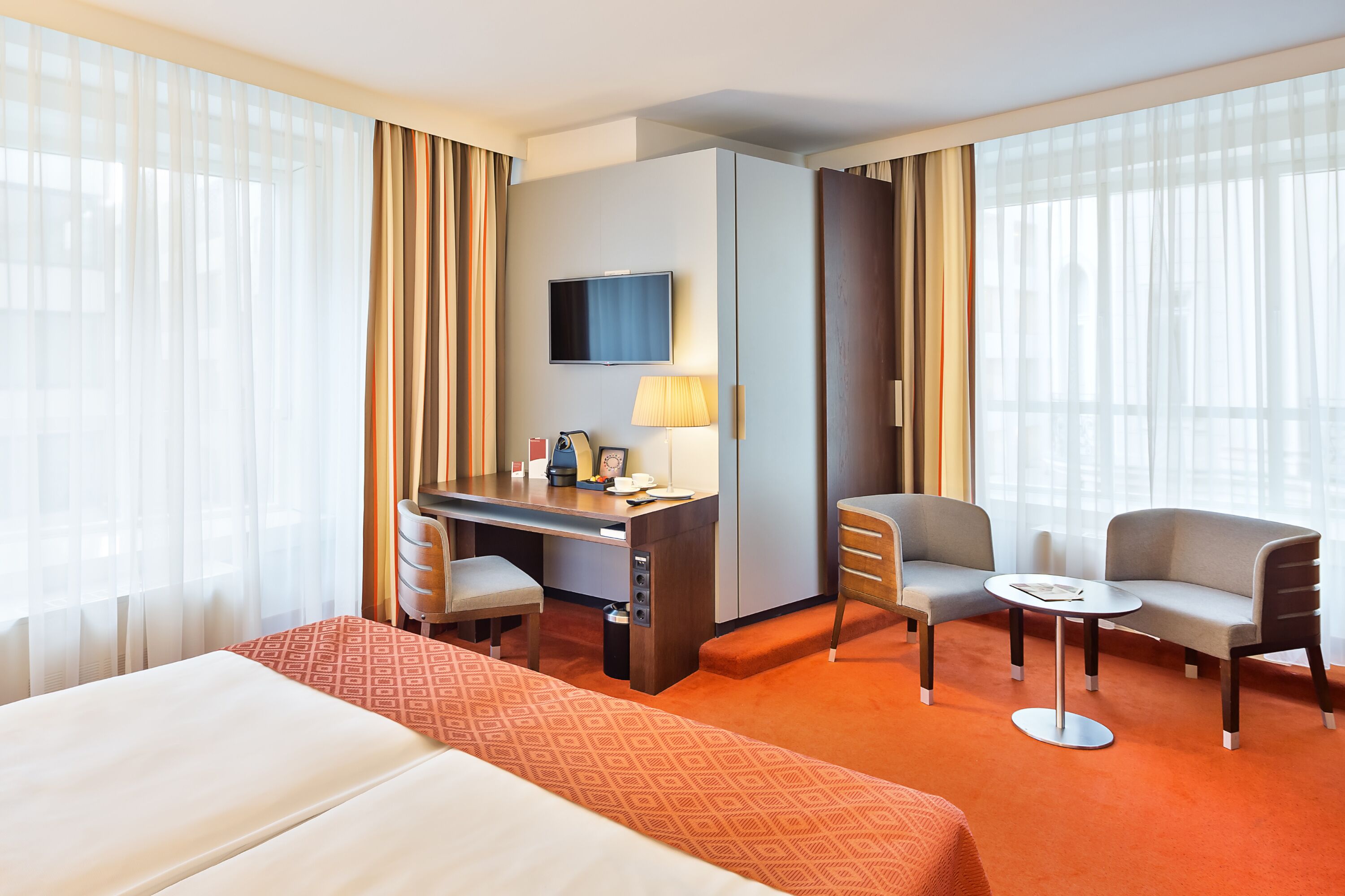 junior suite | 1 bedroom, hypo-allergenic bedding, minibar, in-room safe