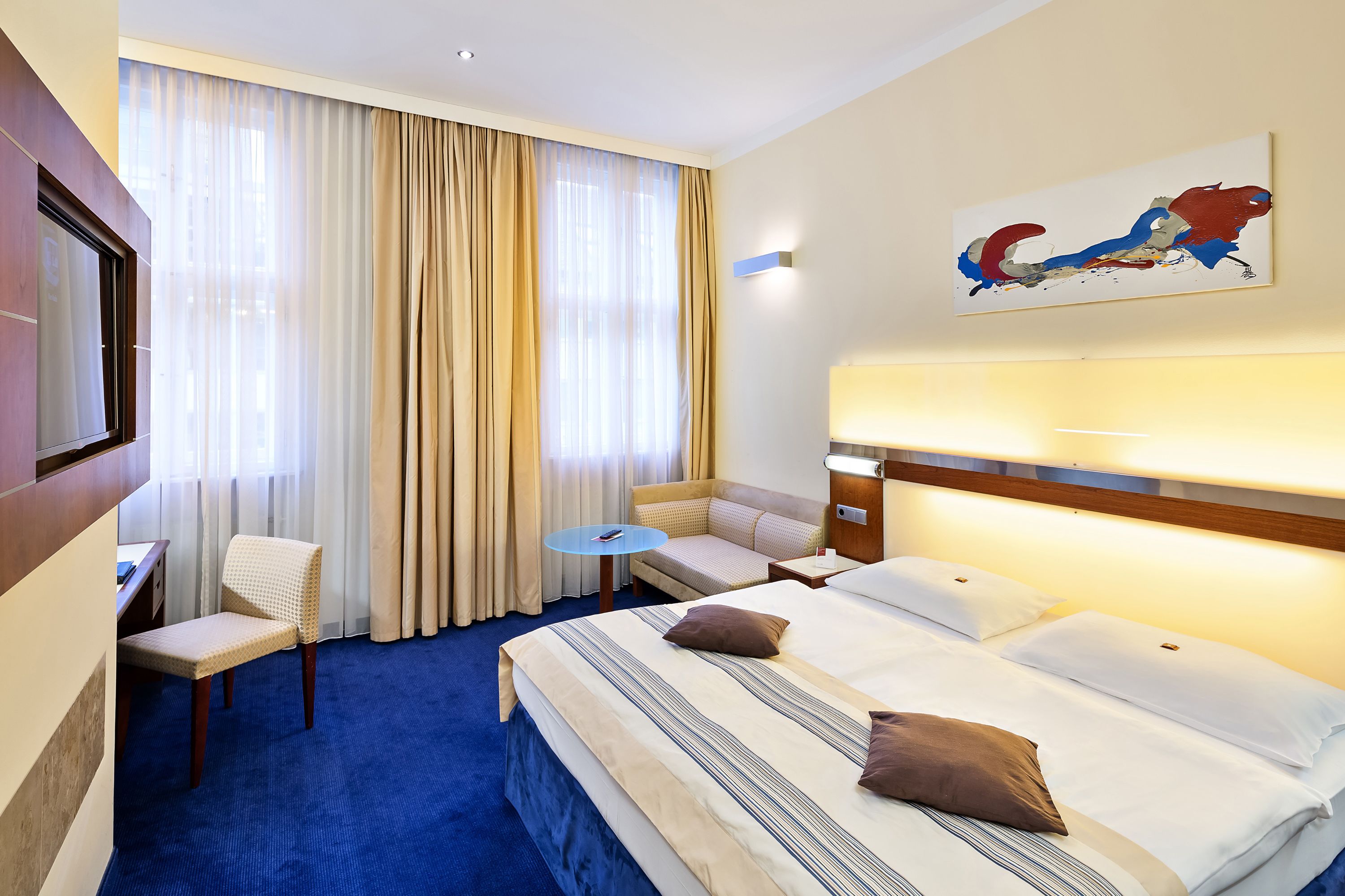 1 bedroom, hypo-allergenic bedding, minibar, in-room safe