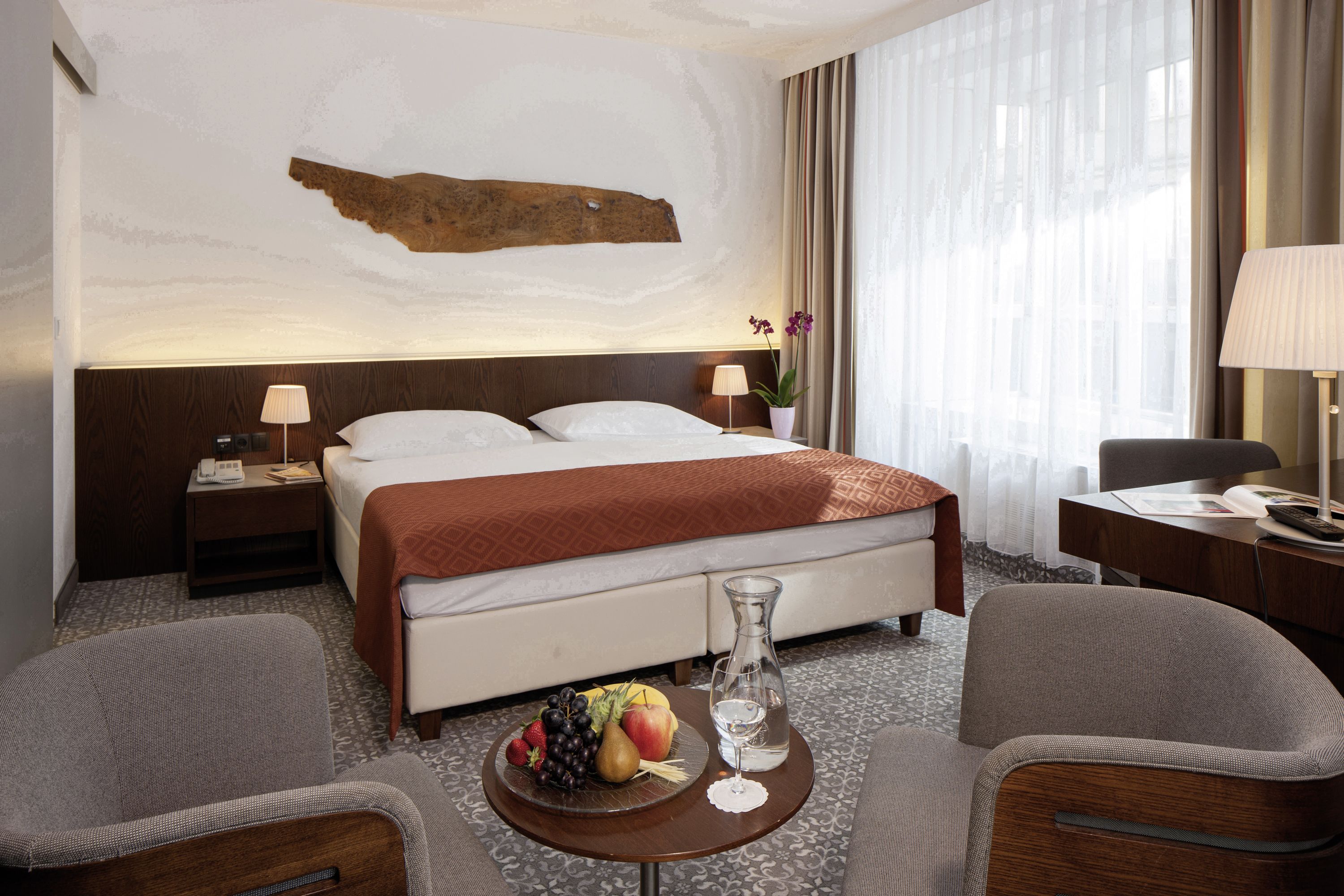 1 bedroom, hypo-allergenic bedding, minibar, in-room safe