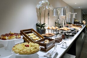 Daily buffet breakfast for a fee - Eurostars Madrid Gran Vía (Madrid)