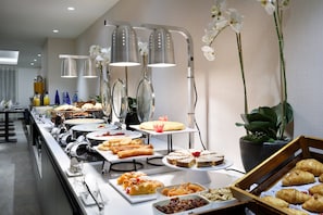 Daily buffet breakfast (EUR 22 per person)