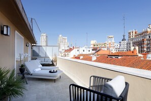 Premium bedding, down duvets, minibar, in-room safe