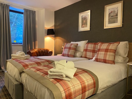 Double or Twin Executive Room | Desk, iron/ironing board, WiFi, bed sheets