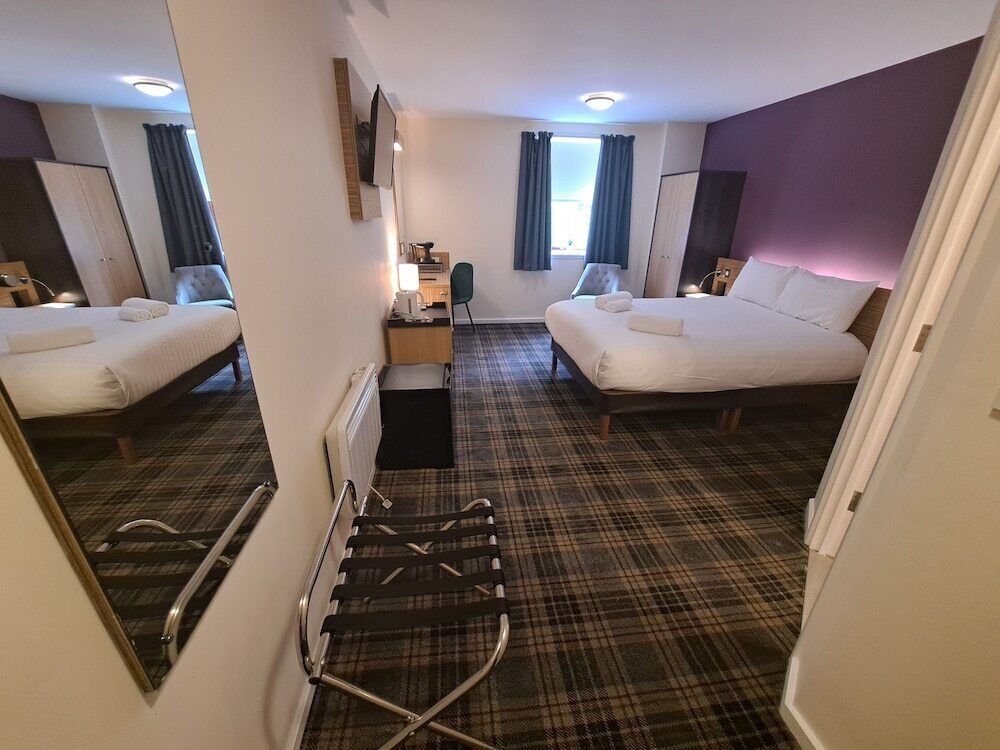 Desk, iron/ironing board, WiFi, bed sheets