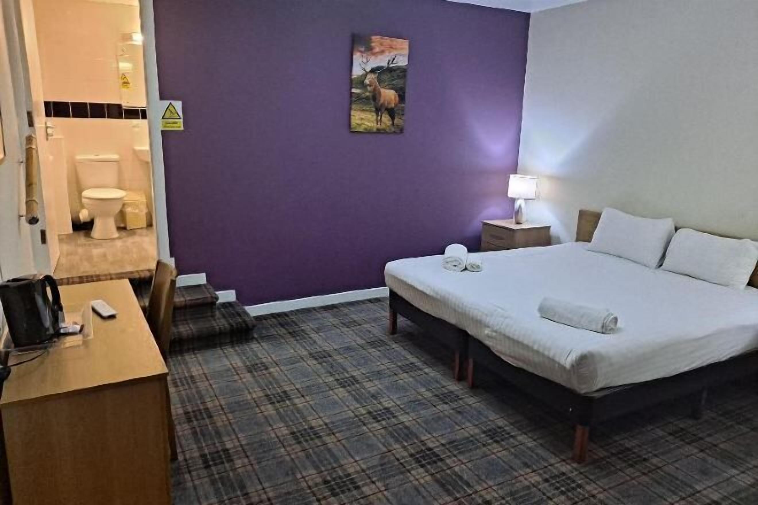 Desk, iron/ironing board, WiFi, bed sheets