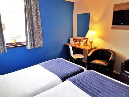 Desk, iron/ironing board, WiFi, bed sheets