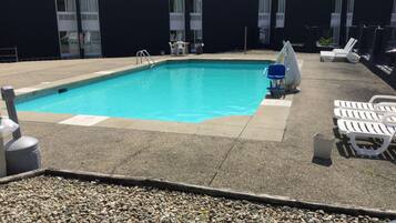 Außenpool (je nach Saison geöffnet)