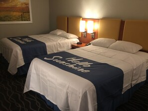 Desk, laptop workspace, iron/ironing board, free WiFi - Days Inn & Suites by Wyndham Cincinnati North (Cincinnati)