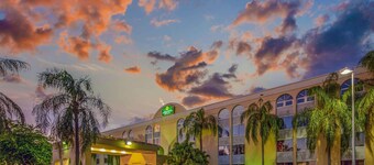 La Quinta Inn & Suites by Wyndham Miami Lakes