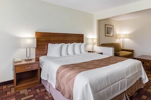 Suite, 1 King Bed, Non Smoking | Premium bedding, in-room safe, desk, iron/ironing board - Econo Lodge Luverne I-90 (Luverne)