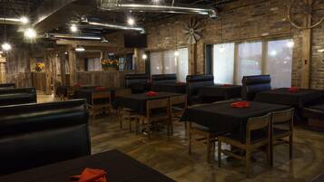 Lunch and dinner served, Asian cuisine