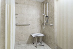Duschwanne, Regendusche, kostenlose Toilettenartikel, Haartrockner