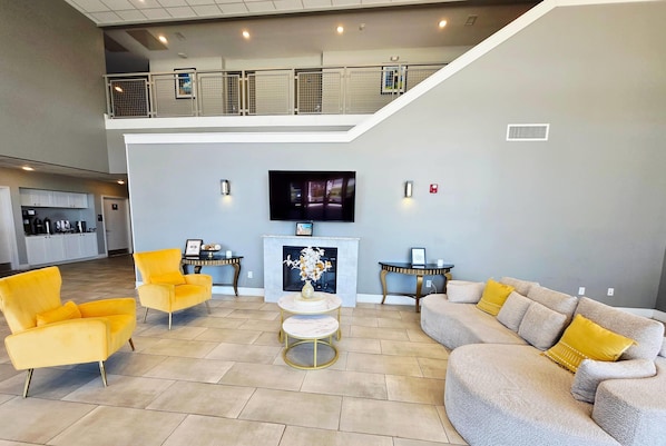 Lobby - Days Inn by Wyndham Columbus East Airport (Reynoldsburg)