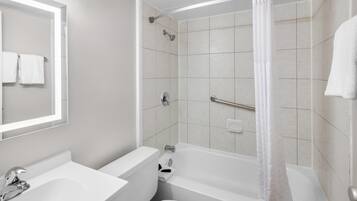 Room, 1 Queen Bed, Non Smoking | Bathroom | Combined shower/tub, rainfall showerhead, free toiletries, hair dryer
