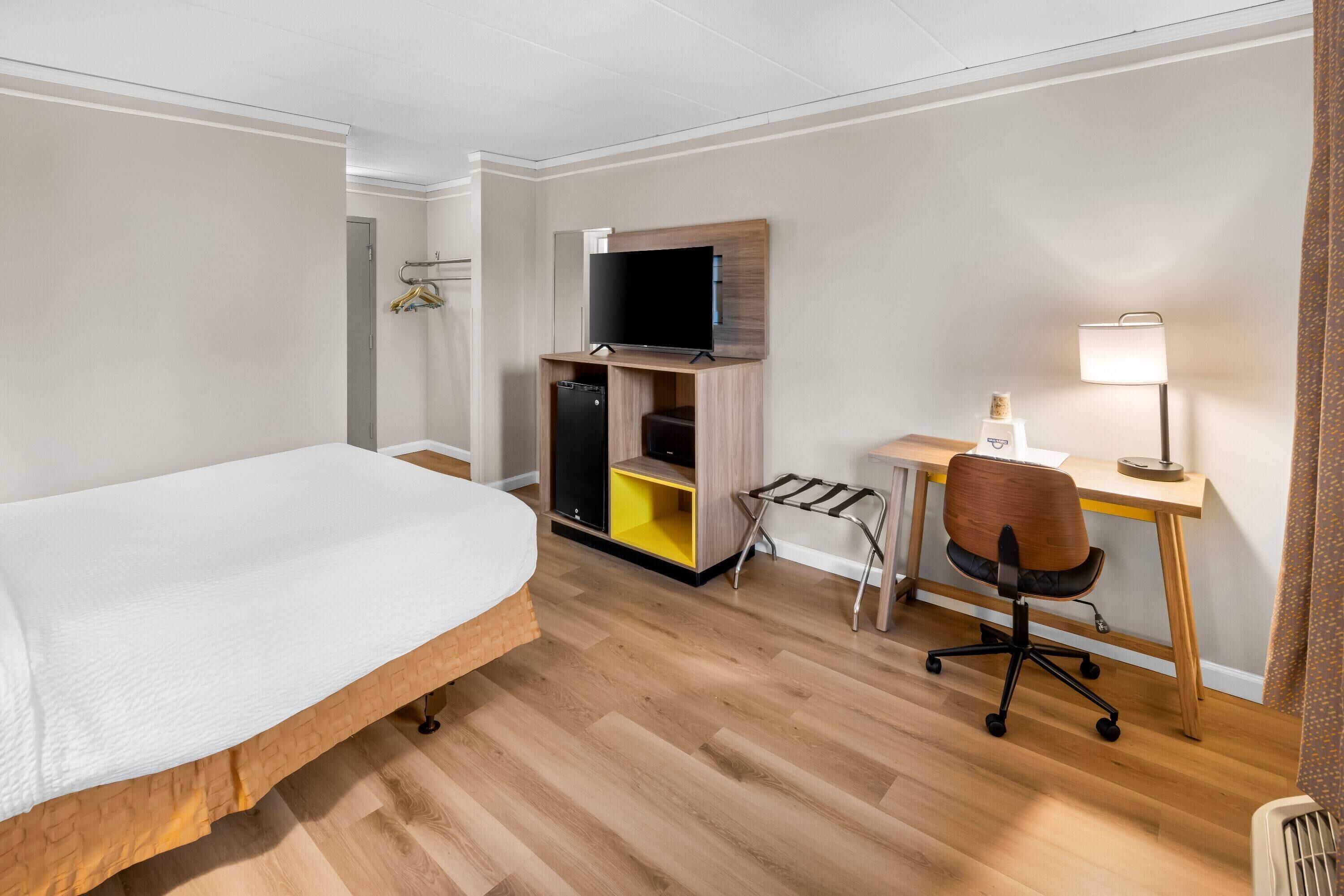 Room, 1 Queen Bed, Non Smoking | Desk, laptop workspace, blackout curtains, iron/ironing board