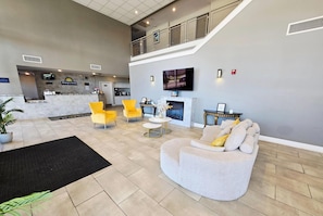 Lobby - Days Inn by Wyndham Columbus East Airport (Reynoldsburg)