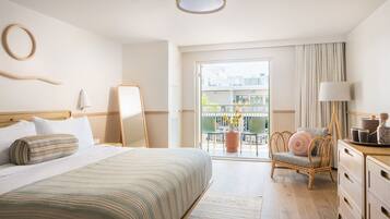 Room, 1 King Bed, Balcony (Courtyard) | Premium bedding, pillowtop beds, in-room safe, desk