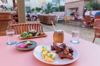 2 bars/lounges, poolside bar at The Ryder Hotel