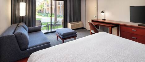 Literie de qualité, coffre-fort, bureau, fer et planche à repasser