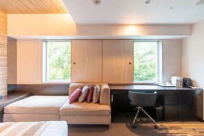 Premier Twin Room, Non Smoking | Interior