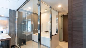 Premier Twin Room, Non Smoking | Bathroom