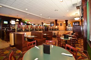 Lunch and dinner served, American cuisine