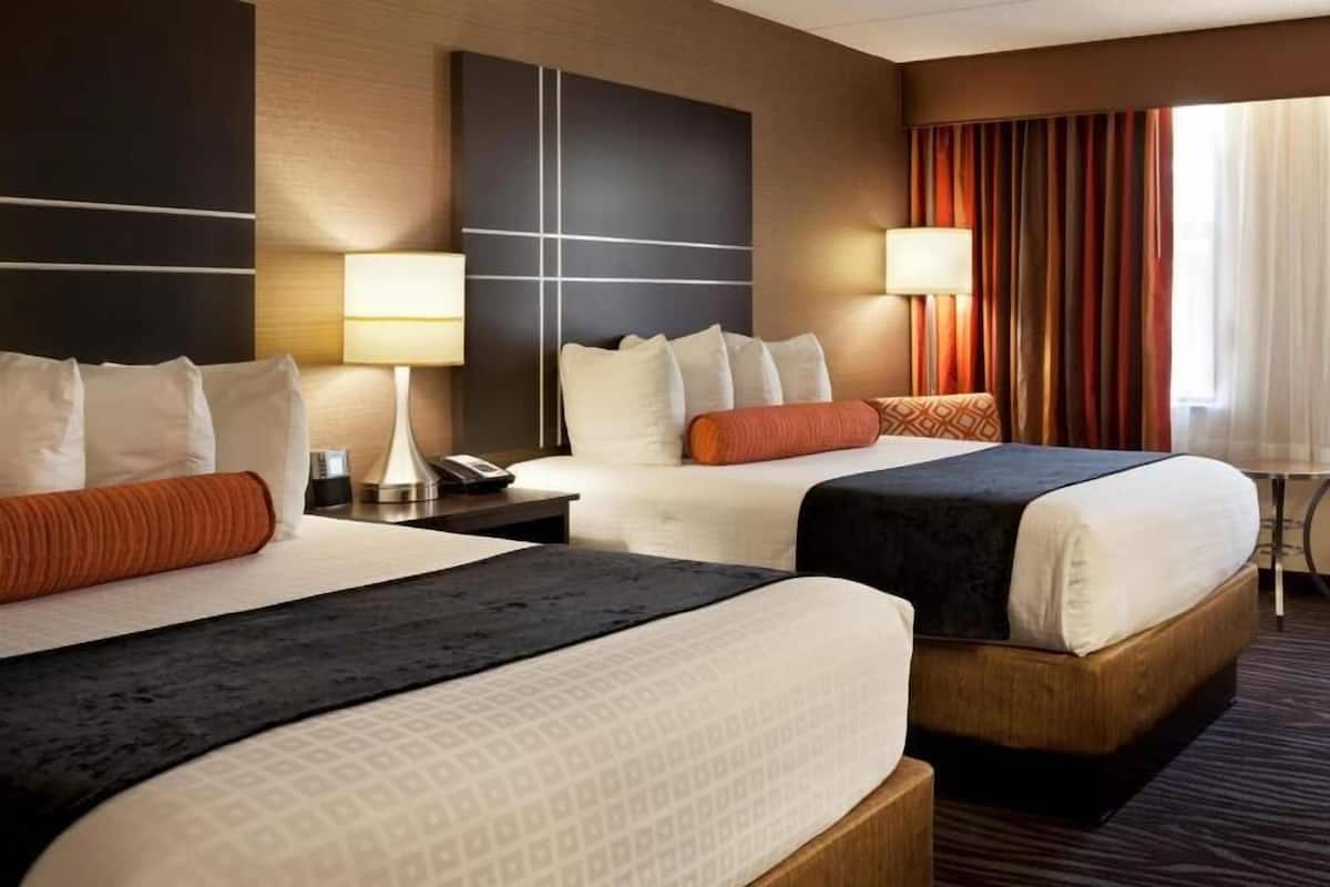 Premium bedding, in-room safe, desk, laptop workspace