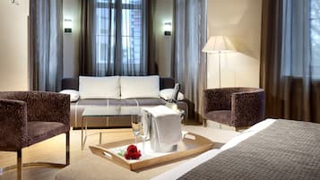 Junior Suite | 1 bedroom, hypo-allergenic bedding, minibar, in-room safe