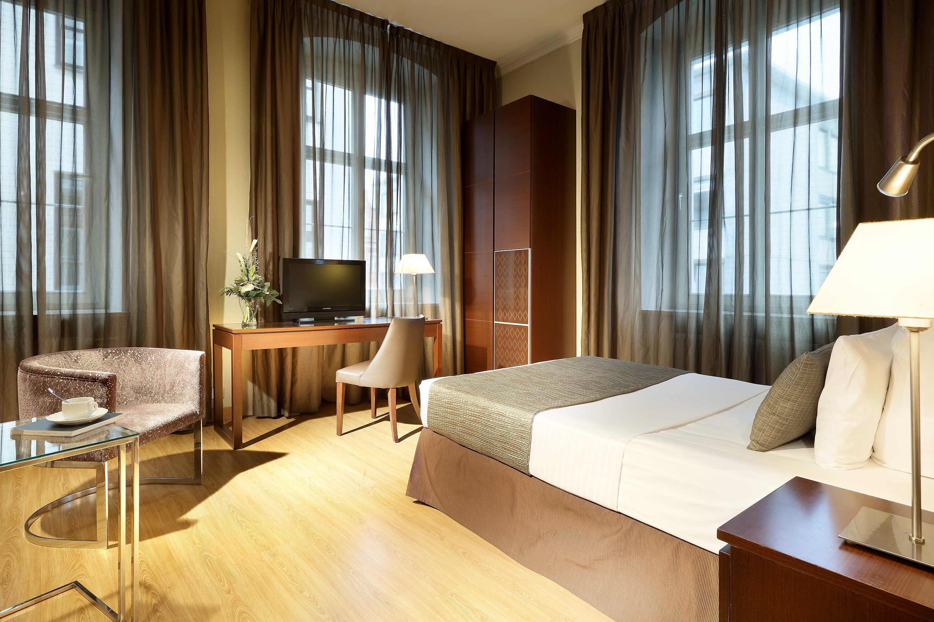 standard single room, 1 single bed | hypo-allergenic bedding, minibar, in-room safe, desk