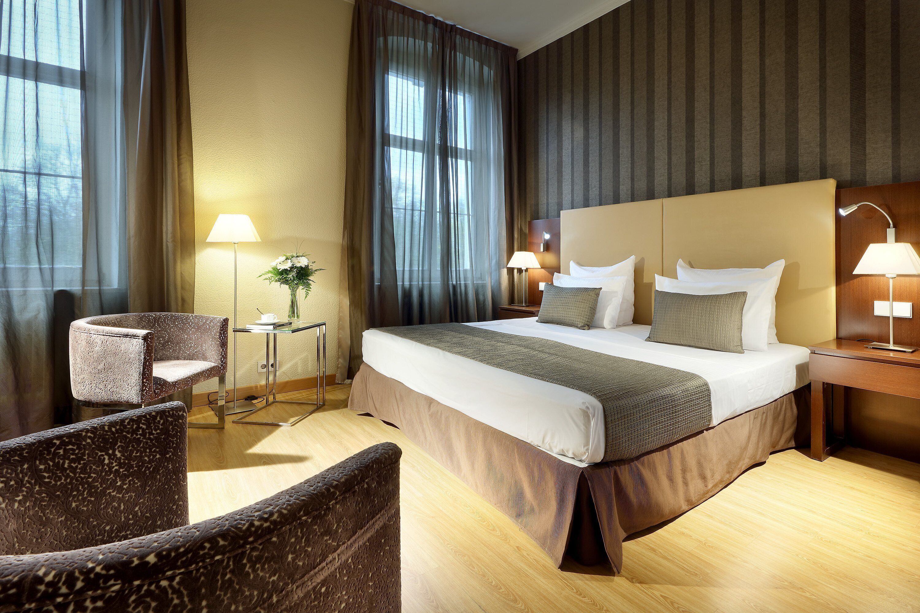 hypo-allergenic bedding, minibar, in-room safe, desk