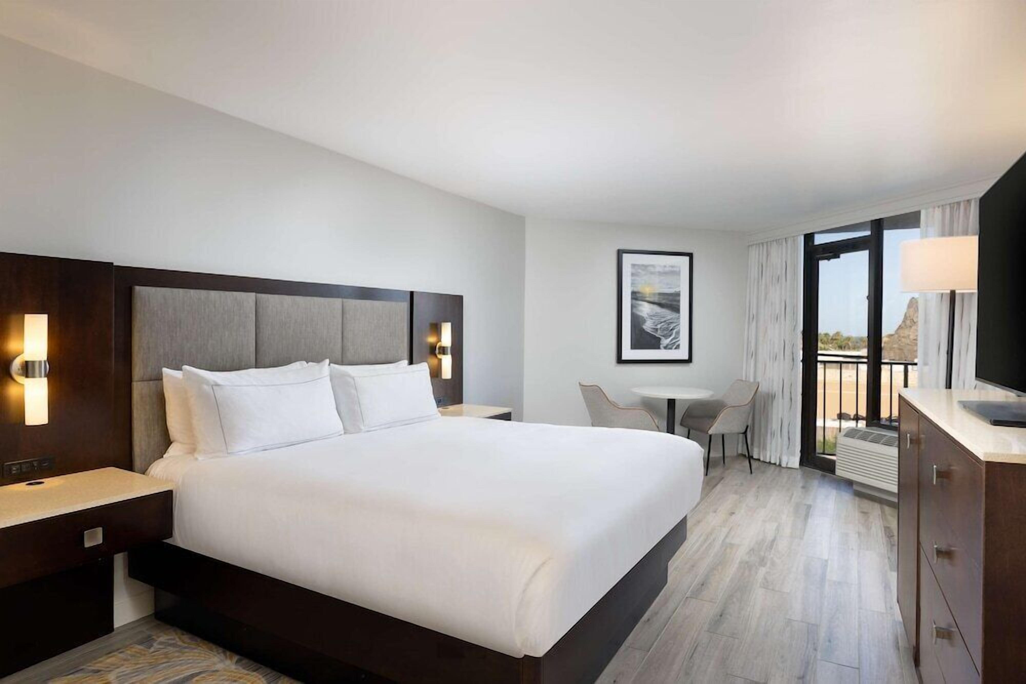 Premium bedding, in-room safe, iron/ironing board, free cots/infant beds