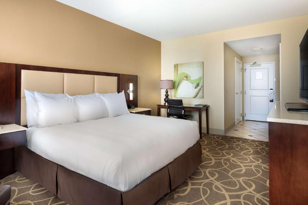 Premium bedding, in-room safe, iron/ironing board, free cots/infant beds