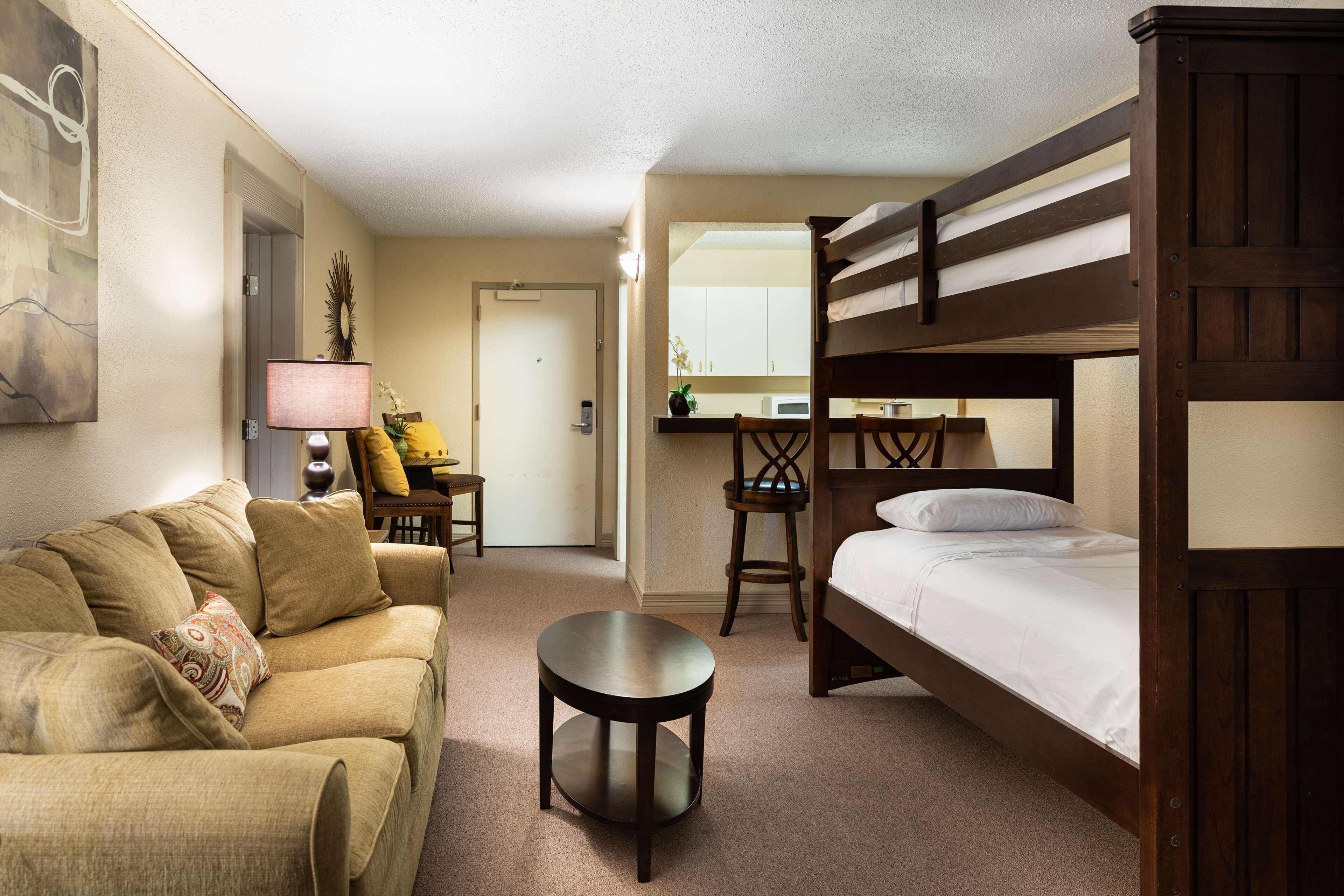 Premium bedding, in-room safe, iron/ironing board, free cots/infant beds