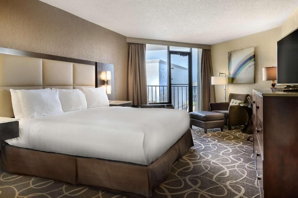 Premium bedding, in-room safe, iron/ironing board, free cots/infant beds