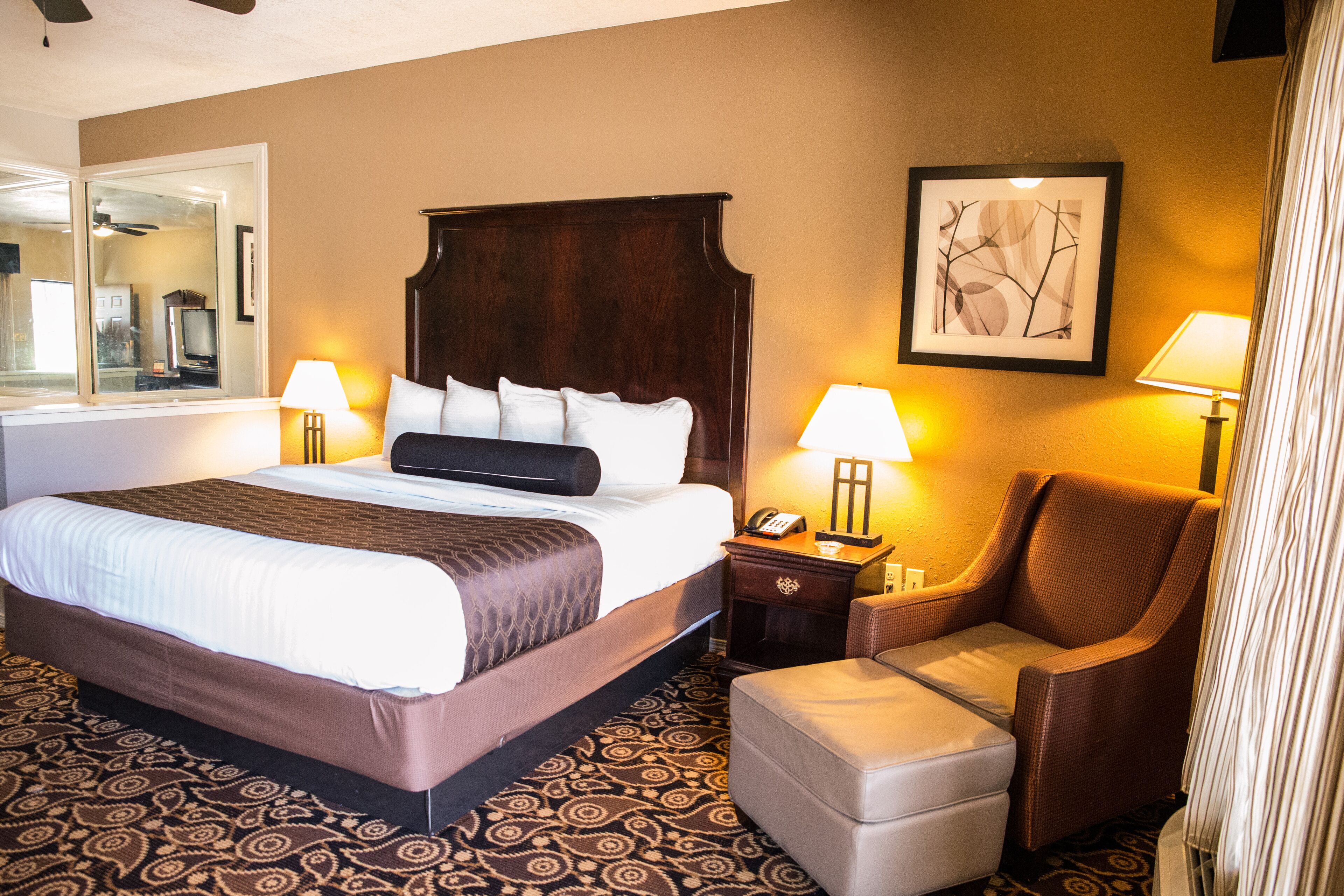 Suite, 1 King Bed, Non Smoking | Premium bedding, in-room safe, desk, laptop workspace