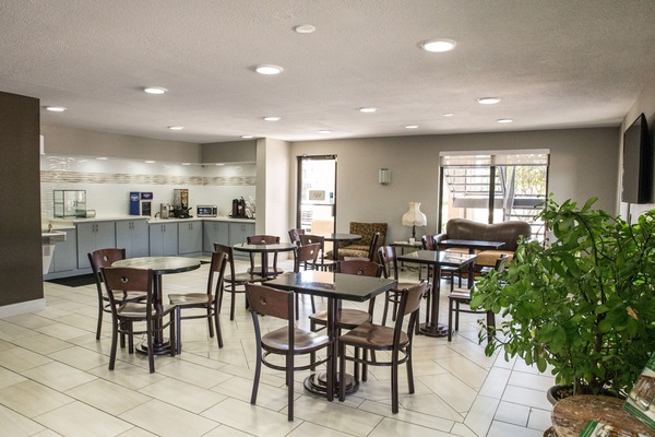 Free daily continental breakfast