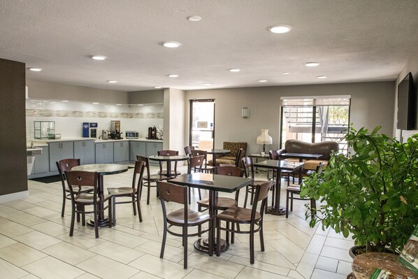 Desayuno continental incluido todos los días