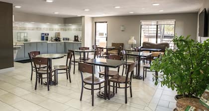 Mockingbird Inn & Suites